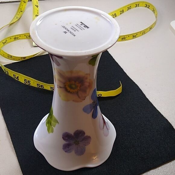 Wedgewood Bloom Vase Cottagecore Kitsch Grandmacore Floral - Picture 6 of 6